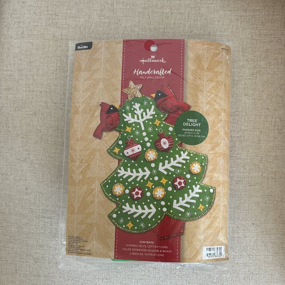 Bucilla Hallmark Handcrafted Felt Wall Decor Kit Tree Delight New 86970E